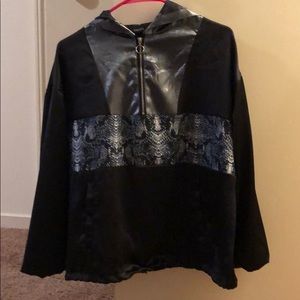 Drawstring Hem contrast snake print top